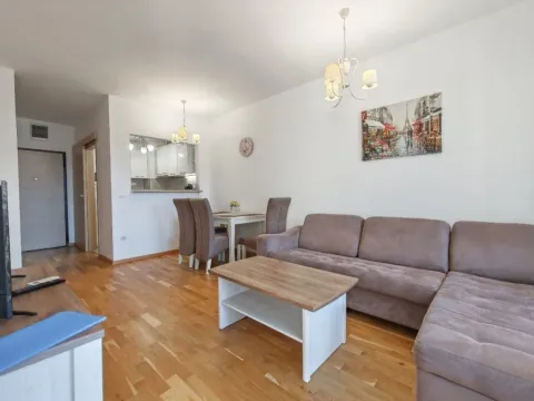 Izdavanje, jednosoban stan, 45m², Centar, Budva