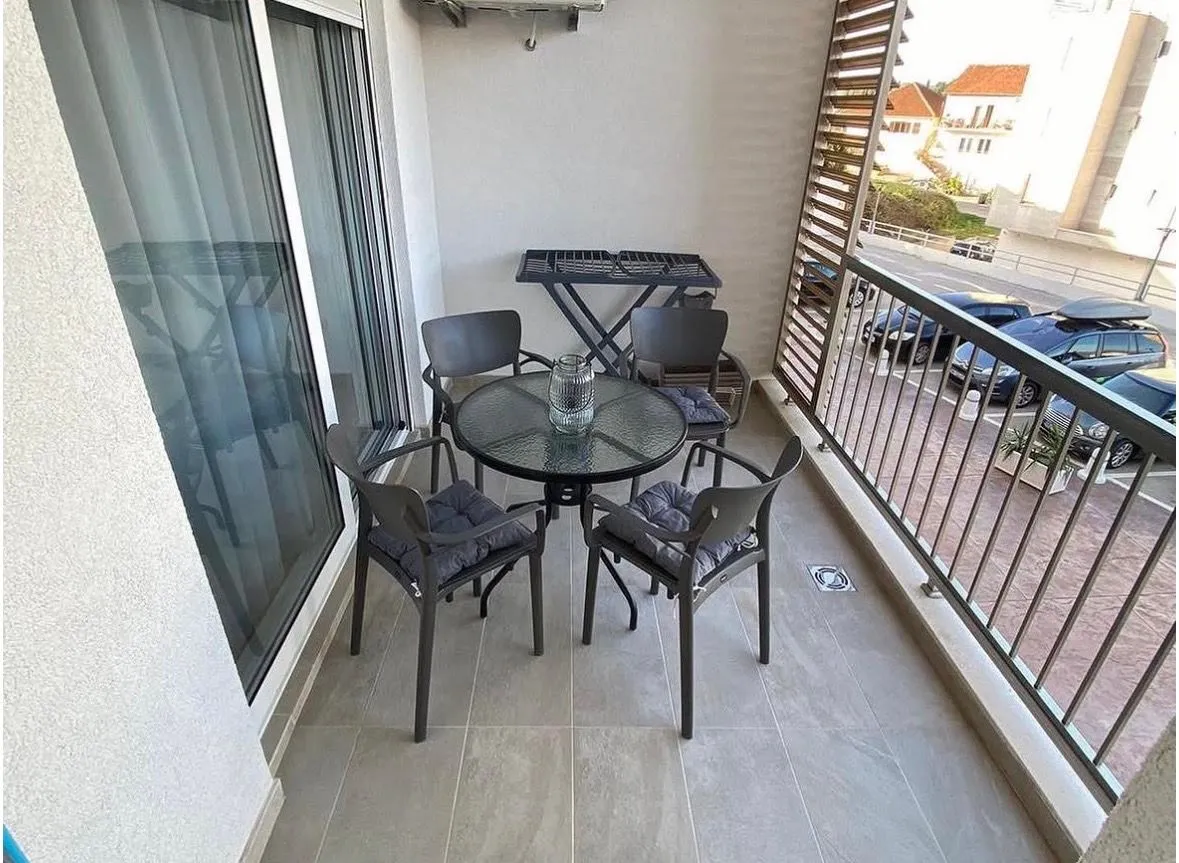 Izdavanje, jednosoban stan, 55m², Donja Lastva, Tivat