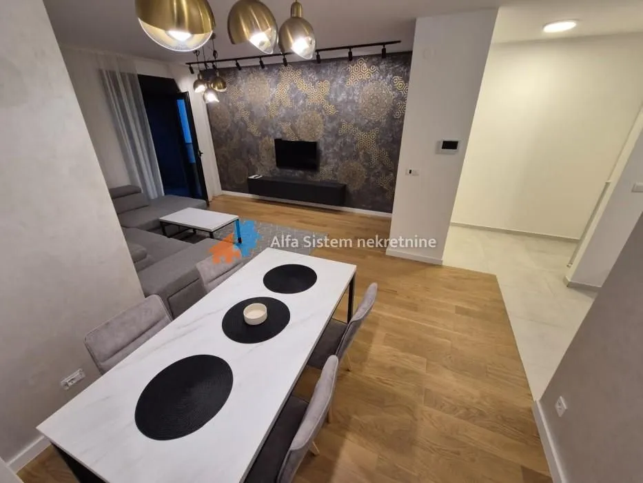 Izdavanje, trosoban stan, 95m², Trošarina, Voždovac Sve Podlokacije