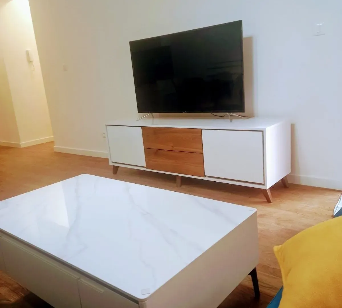 Izdavanje, jednosoban stan, 47m², Stari Aerodrom, Podgorica