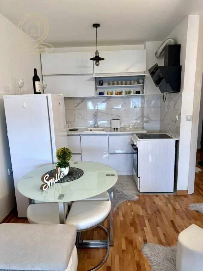 Izdavanje, jednosoban stan, 41m², Čair, Niš