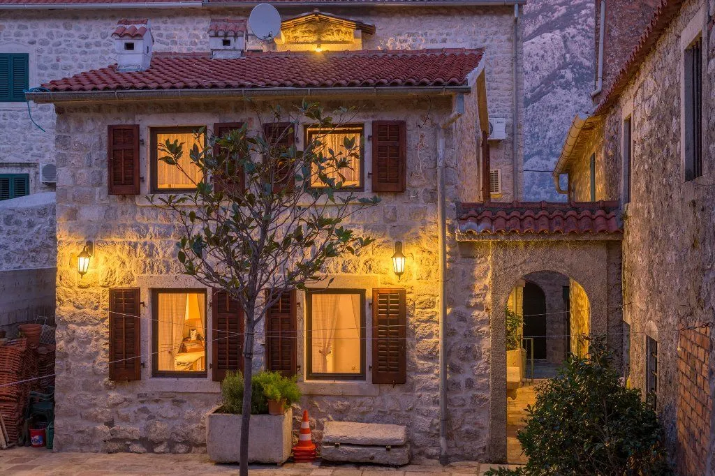Sale, house, 355m², Prčanj, Kotor