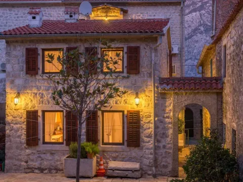 Sale, house, 355m², Prčanj, Kotor - image 3