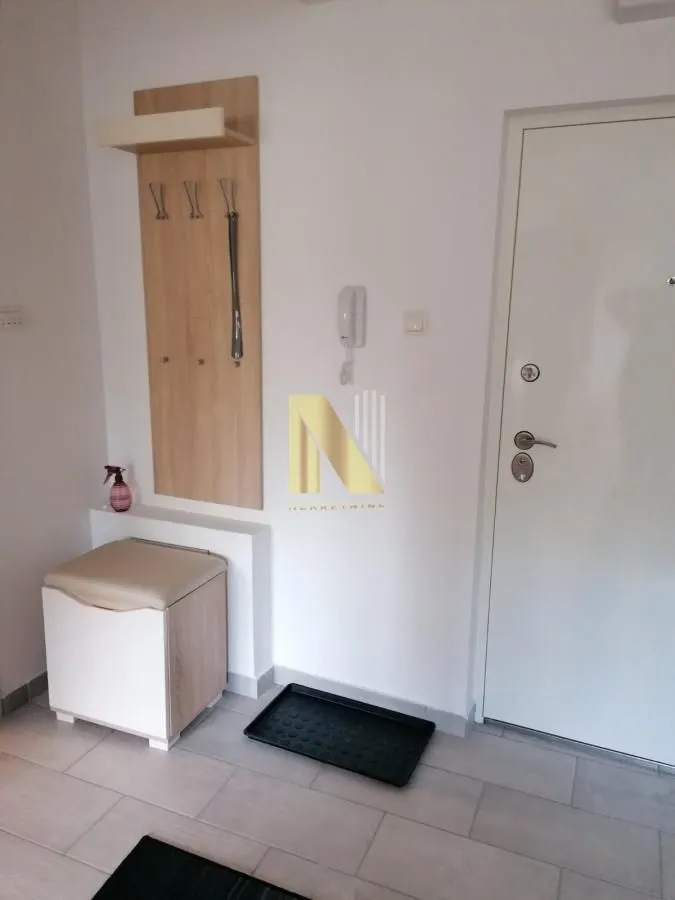 Izdavanje, jednosoban stan, 40m², Bulevar Oslobodjenja, Novi Sad Sve Podlokacije