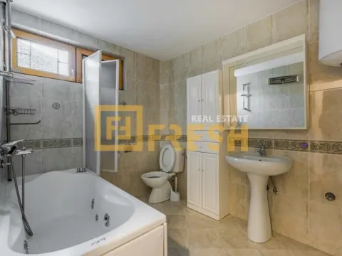 Izdavanje, kuća, 370m², Zabjelo, Podgorica - image 14