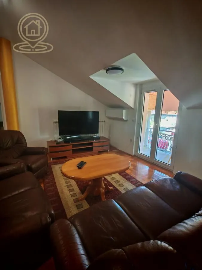 Rent, four bedroom apartment, 105m², Cvetkova Pijaca, Zvezdara Sve Podlokacije