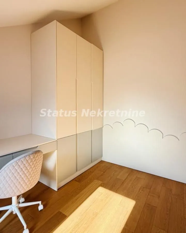 Izdavanje, stan, 112m², Centar, Novi Sad