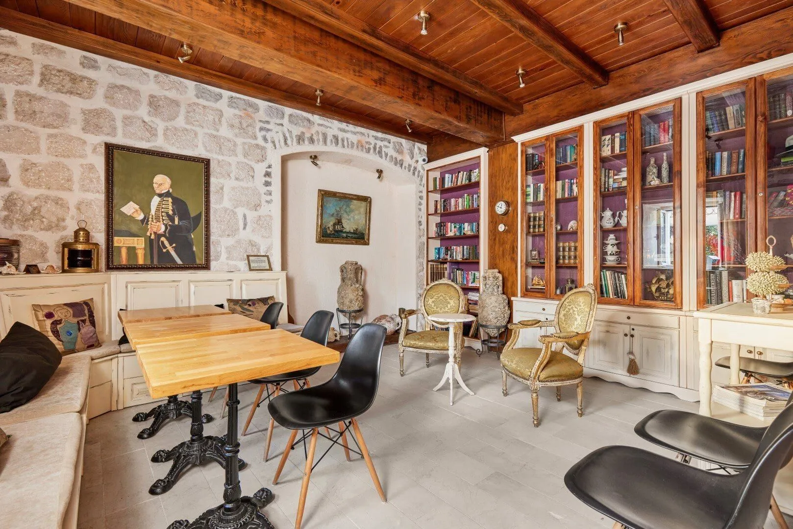 Rent, house, 2117m², Kotor, Crna Gora