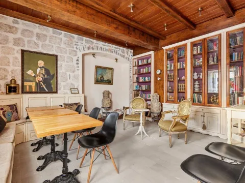 Rent, house, 2117m², Kotor, Crna Gora - image 20