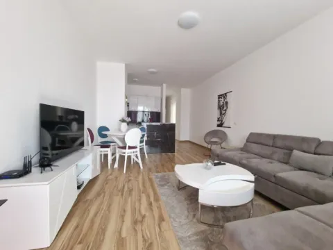 Izdavanje, dvosoban stan, 70m², Rafailovići, Budva