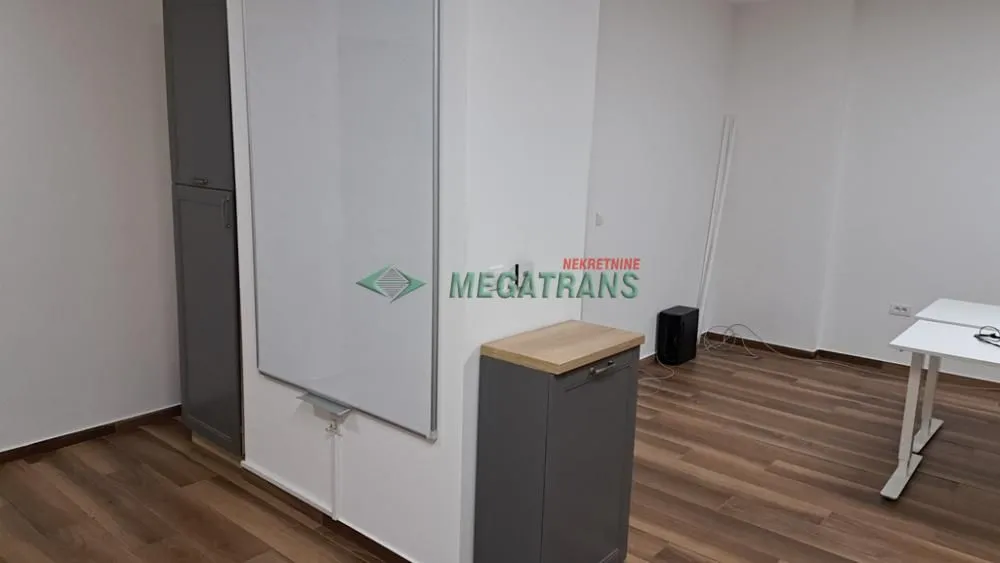 Izdavanje, četvorosoban stan, 100m², Novi Sad Sve Podlokacije, Novi Sad