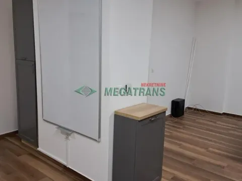 Izdavanje, četvorosoban stan, 100m², Centar, Novi Sad - image 2