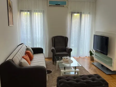 Izdavanje, dvosoban stan, 47m², City Kvart, Podgorica - image 16