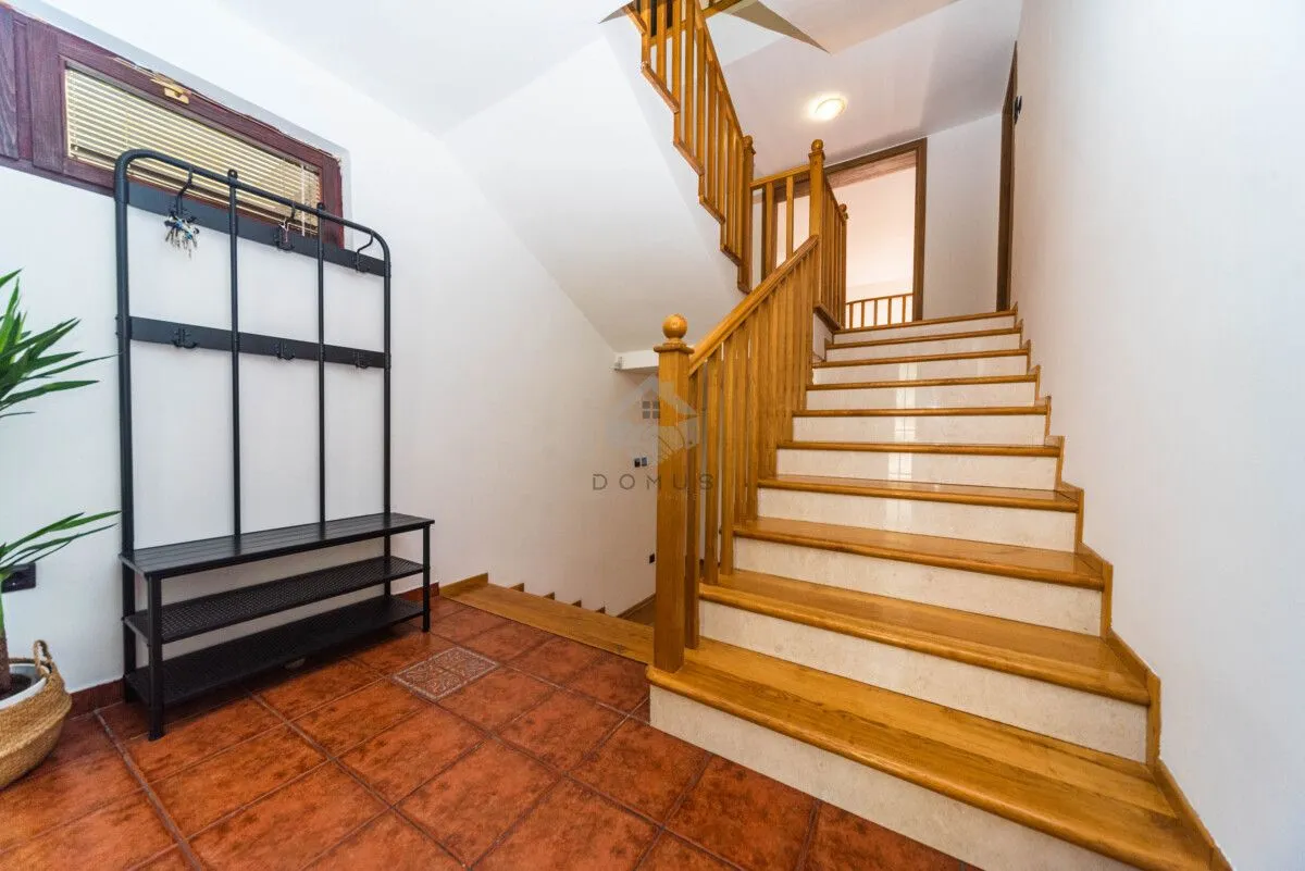 Rent, house, 280m², Gorica C, Podgorica