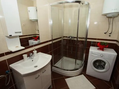 Rent, two bedroom apartment, 70m², Budva, Crna Gora - image 23