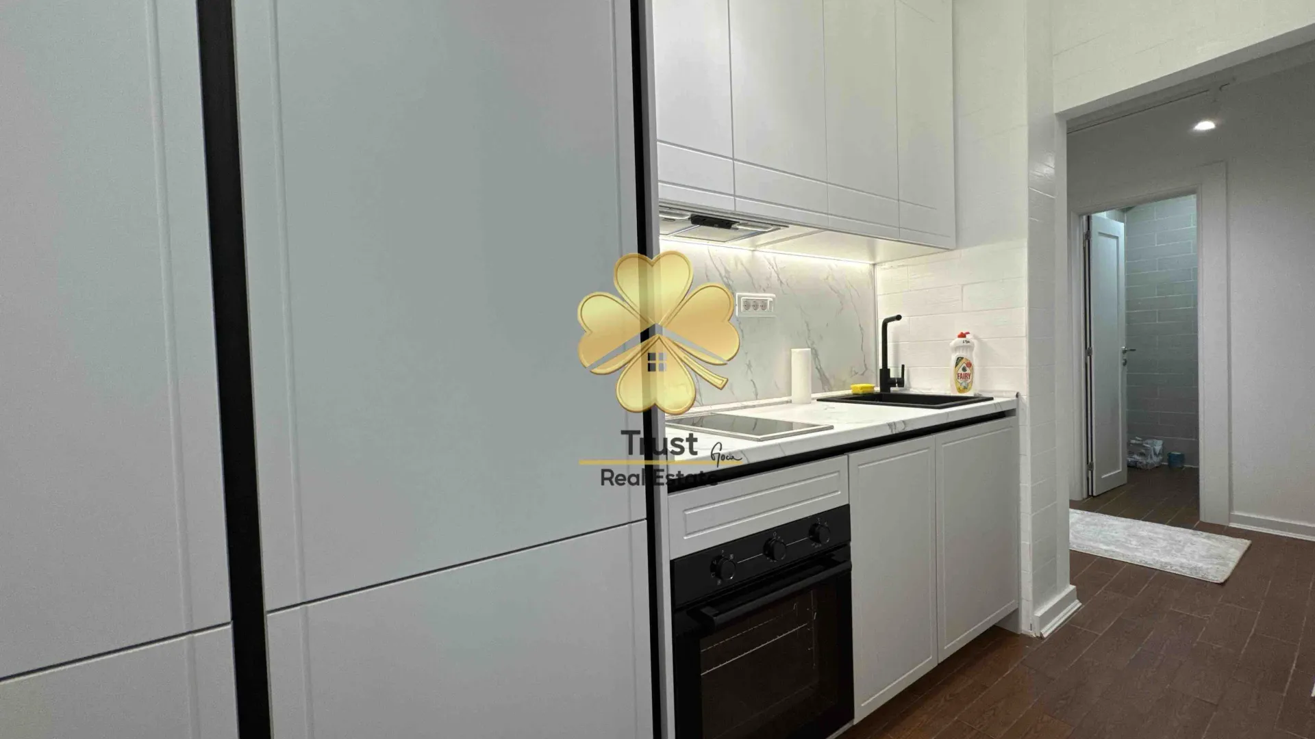 Izdavanje, trosoban stan, 90m², Obala Morače, Podgorica