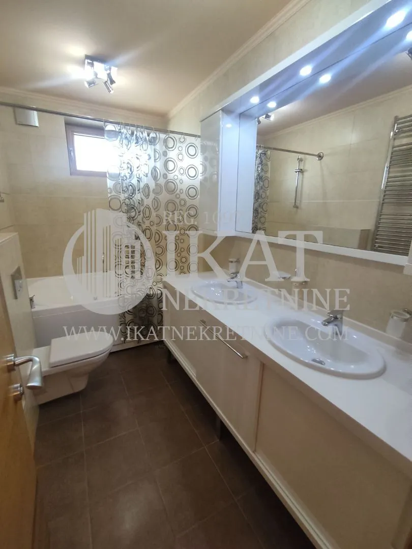 Izdavanje, kuća, 242m², Banovo Brdo, Beograd