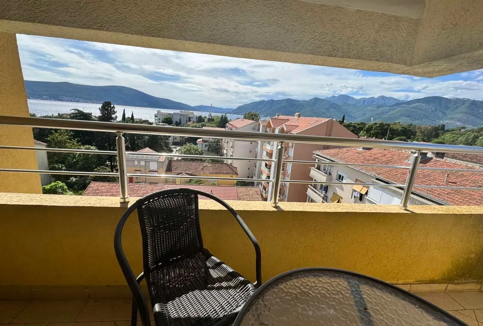 Rent, one bedroom apartment, 75m², Centar, Tivat