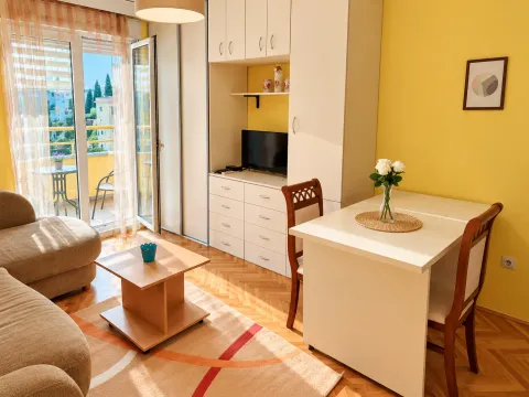 Bright living room with dining area and access to the terrace. - image 3