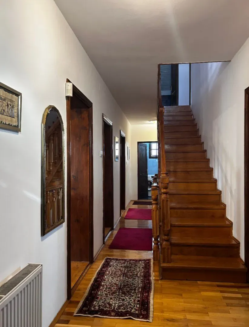 Izdavanje, kuća, 300m², Dedinje Beli Dvor, Dedinje Sve Podlokacije