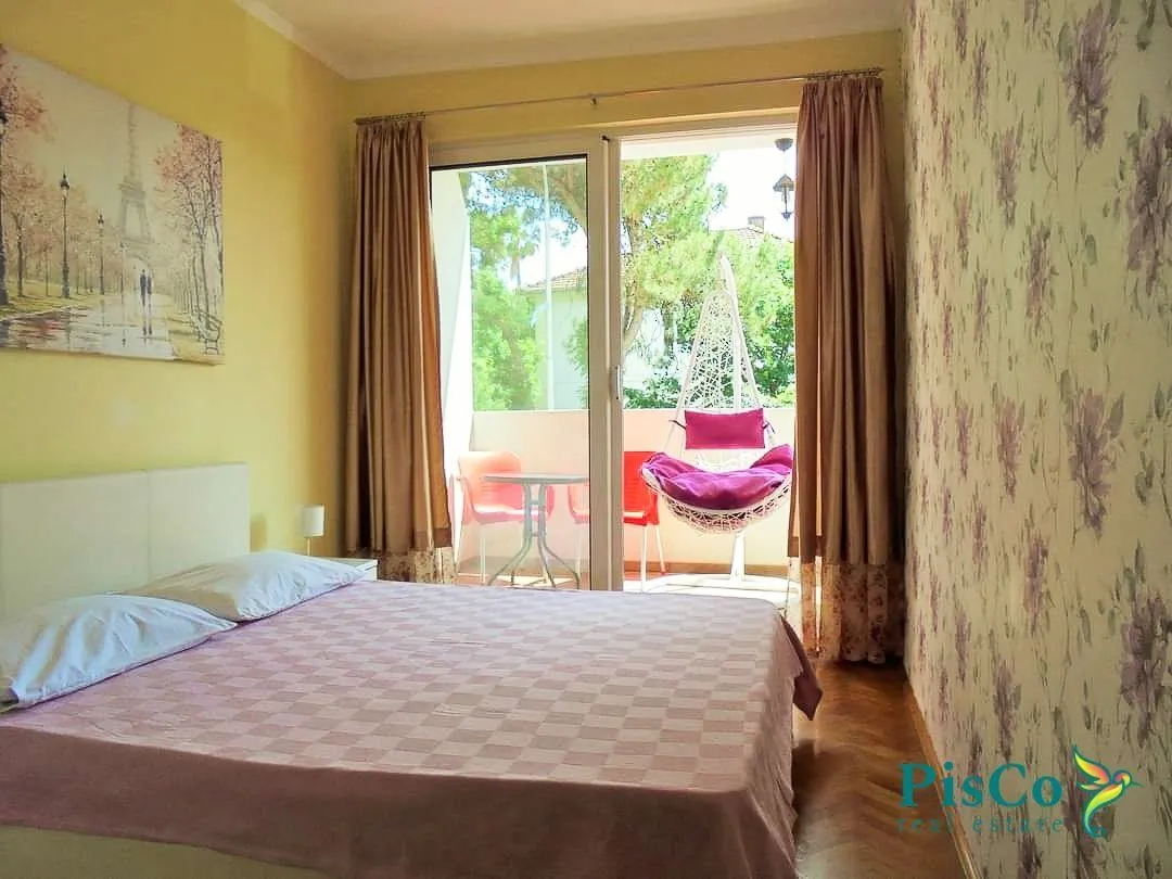 Izdavanje, dvosoban stan, 72m², Tivat, Crna Gora