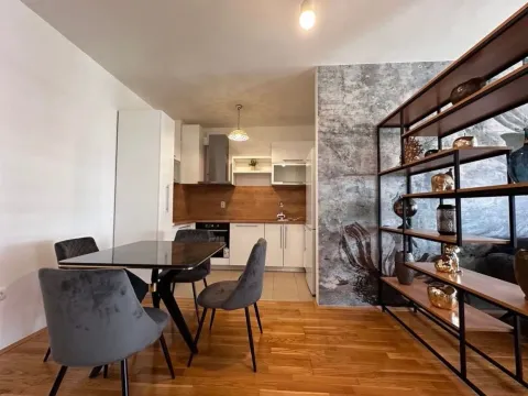 Izdavanje, trosoban stan, 102m², Ljubović, Podgorica - image 5