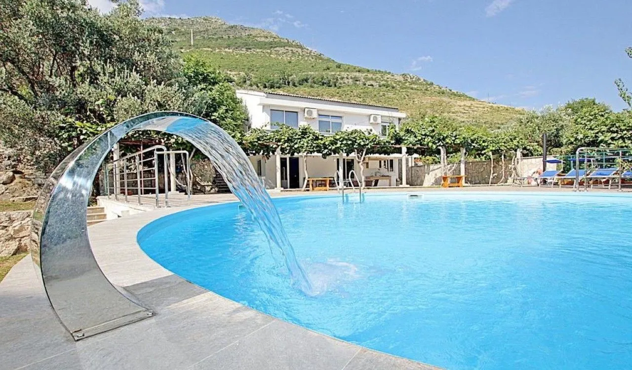 Sale, house, 300m², Reževići, Budva
