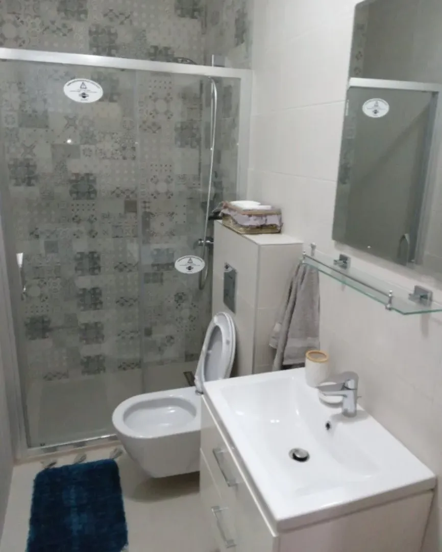 Izdavanje, jednosoban stan, 54m², Dobrota, Kotor