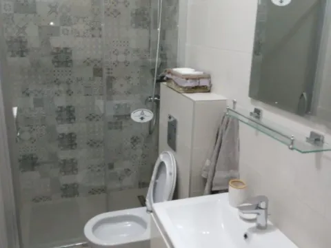 Izdavanje, jednosoban stan, 54m², Dobrota, Kotor - image 4