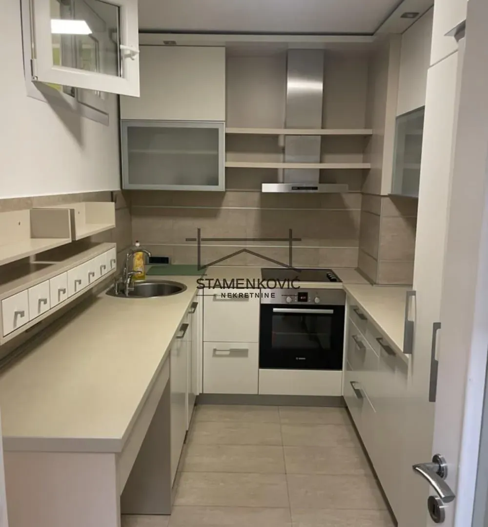 Izdavanje, četvorosoban stan, 80m², Liman 1, Novi Sad Sve Podlokacije