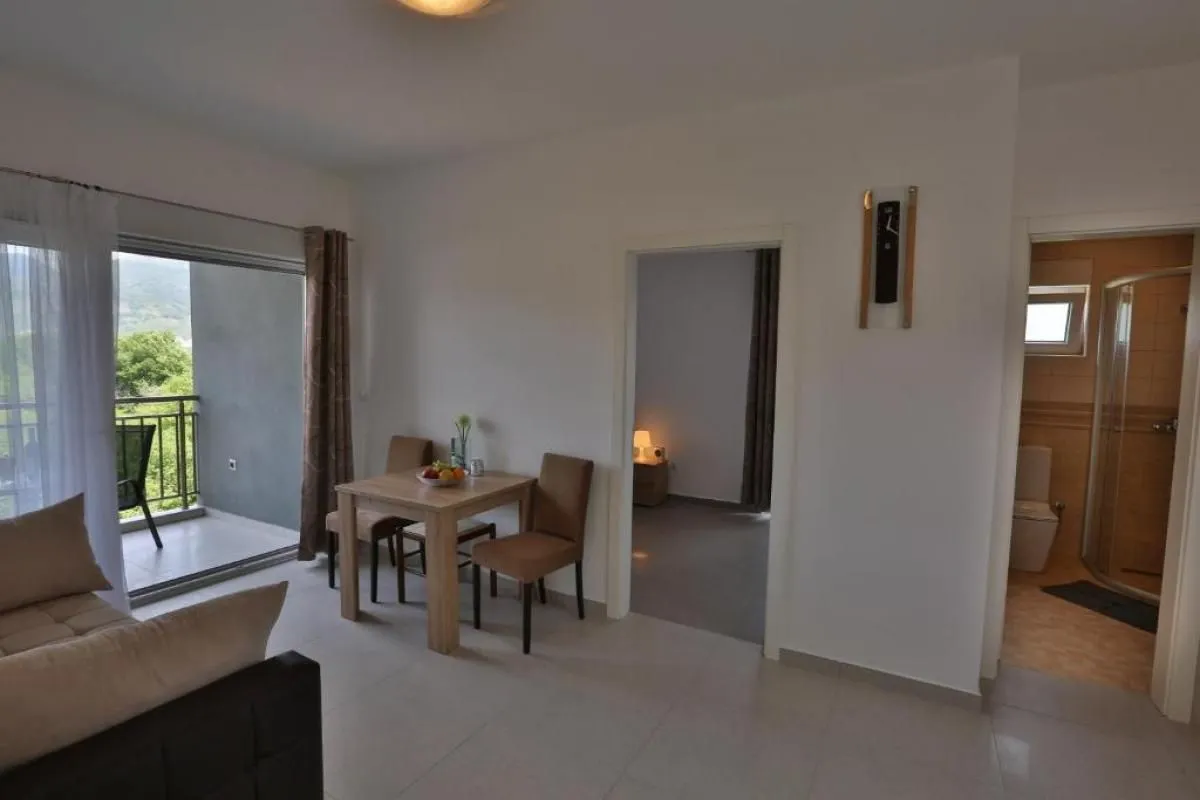 Prodaja, kuća, 469m², Đuraševići, Tivat