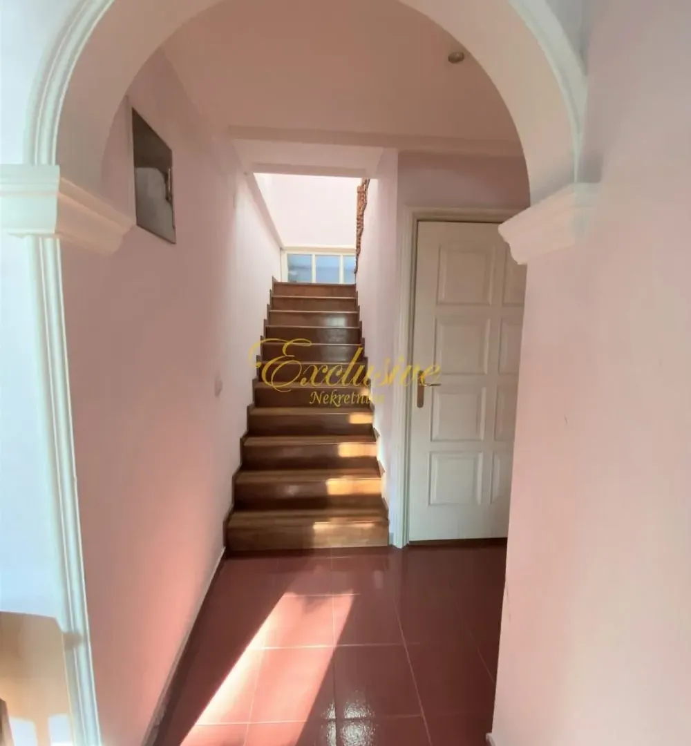 Sale, house, 365m², Čukarica, Beograd