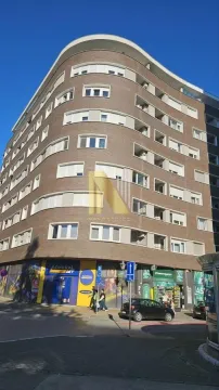 Spoljašnji izgled moderne višestambene zgrade sa poslovnim prostorima u prizemlju. - image 2