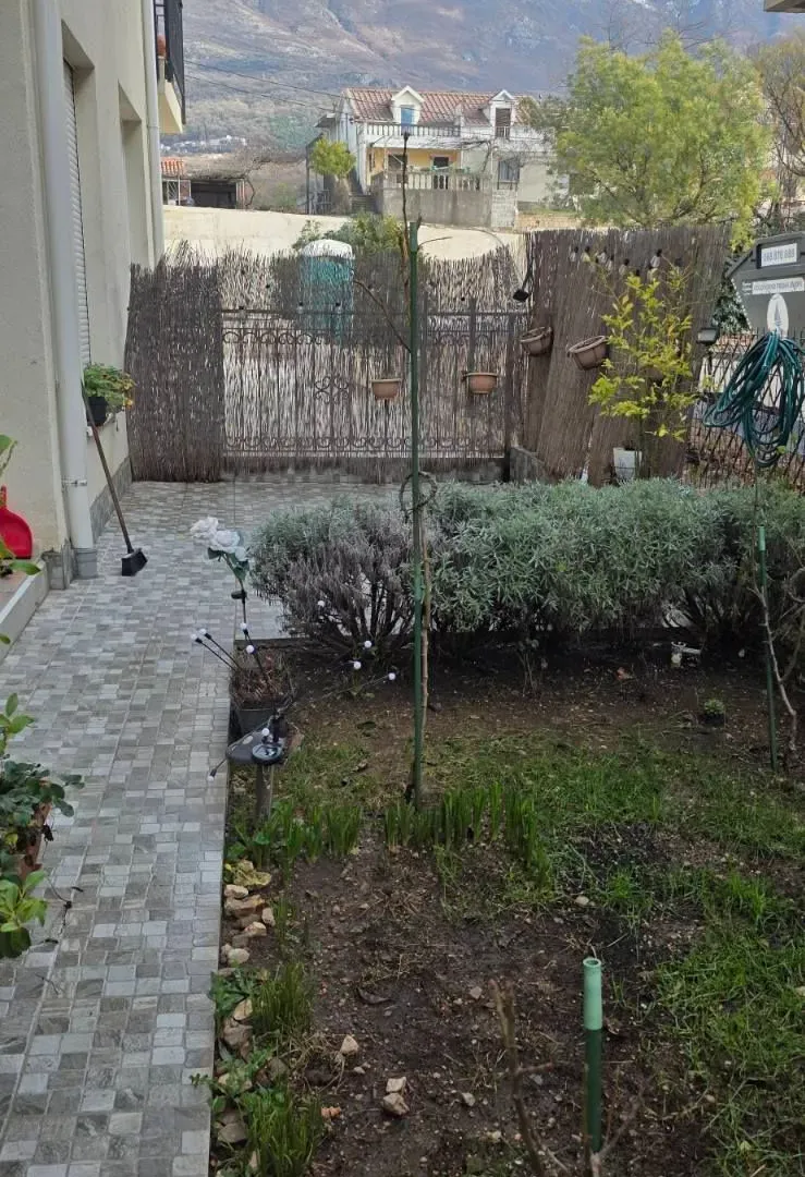 Prodaja, dvosoban stan, 99m², Radanovići, Kotor