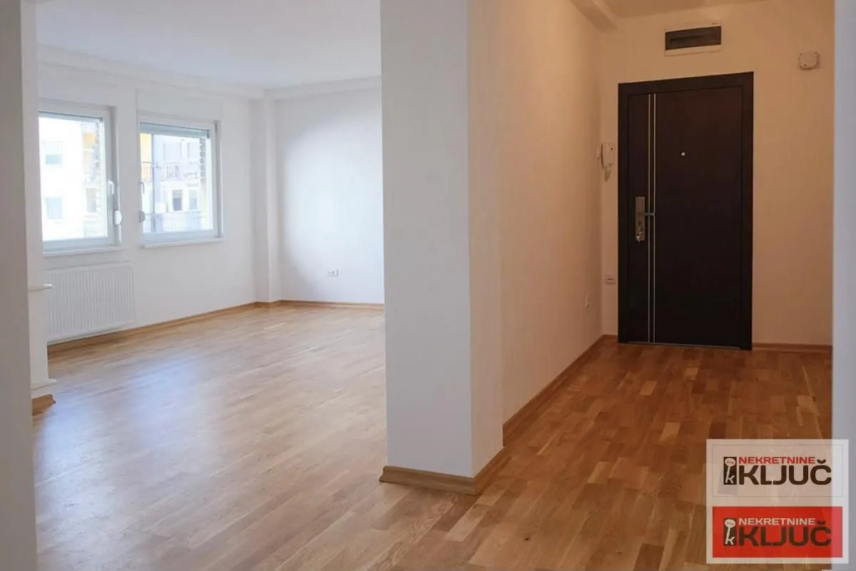 Izdavanje, dvosoban stan, 55m², Bulevar Oslobodjenja, Novi Sad Sve Podlokacije
