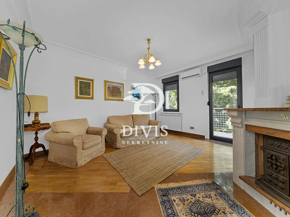 Izdavanje, kuća, 111m², Dedinje Sve Podlokacije, Beograd