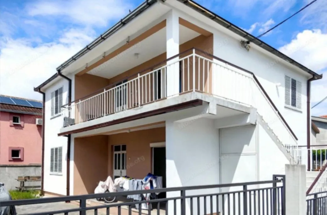 Prodaja, kuća, 180m², Tološi, Podgorica