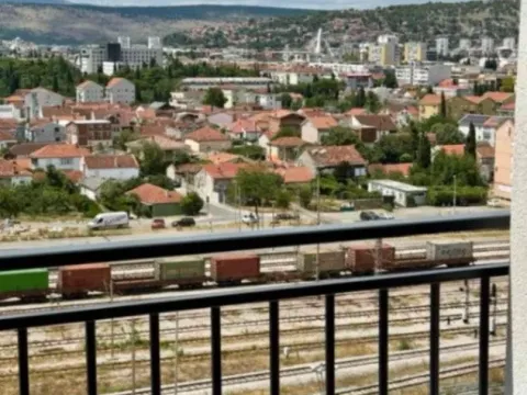 Izdavanje, dvosoban stan, 65m², Stari Aerodrom, Podgorica - image 4