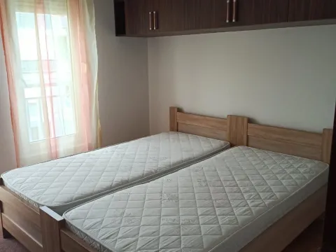 Izdavanje, jednosoban stan, 40m², Blok 9, Podgorica - image 2