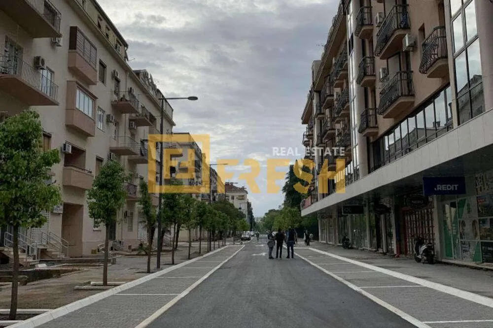 Izdavanje, dvosoban stan, 73m², Centar, Podgorica