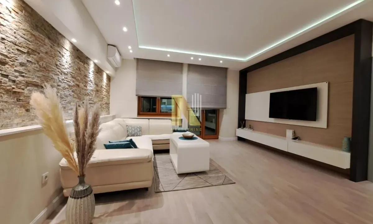 Izdavanje, trosoban stan, 77m², Centar, Novi Sad