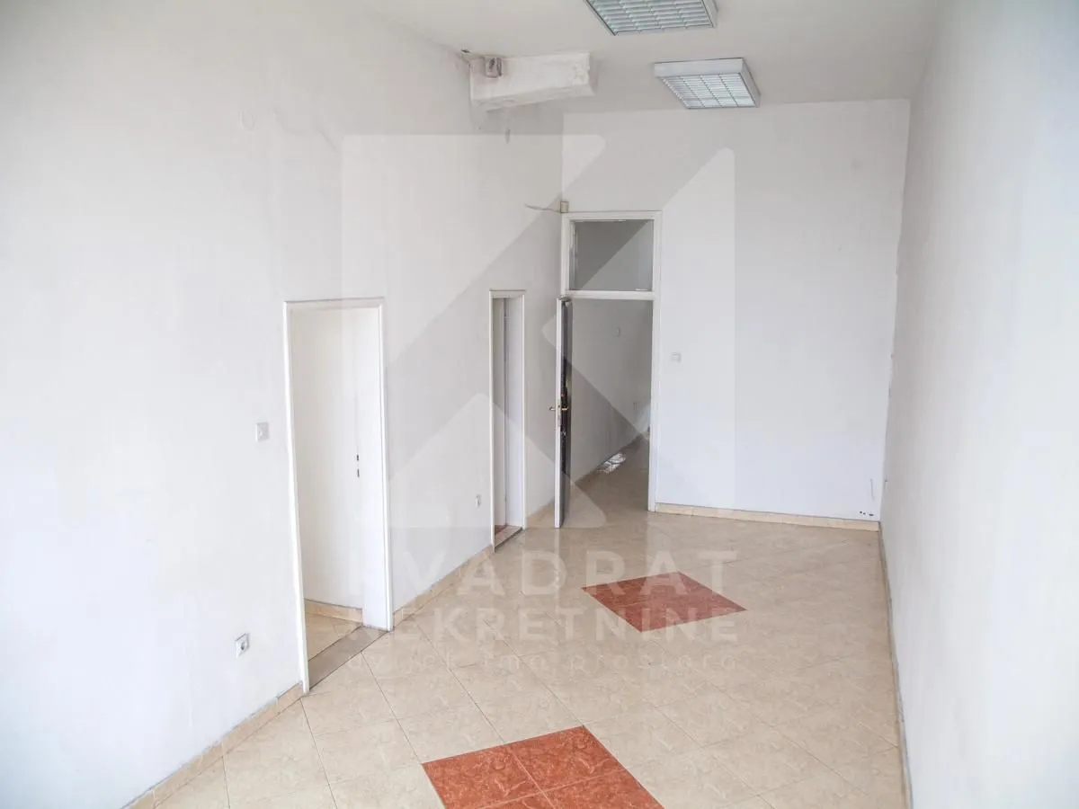 Rent, office space, 122m², Autobuska stanica, Podgorica