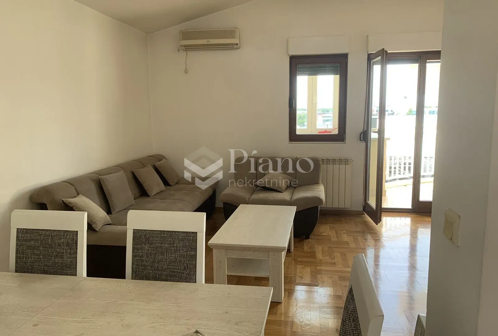 Izdavanje, dvosoban stan, 85m², Stari Aerodrom, Podgorica