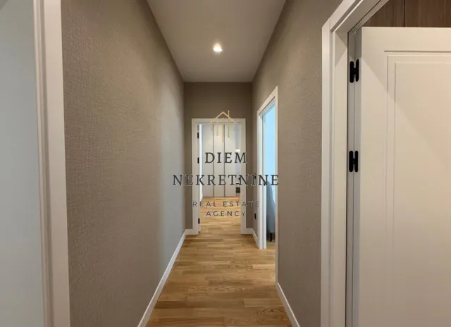 Izdavanje, trosoban stan, 130m², Ibričevina, Podgorica