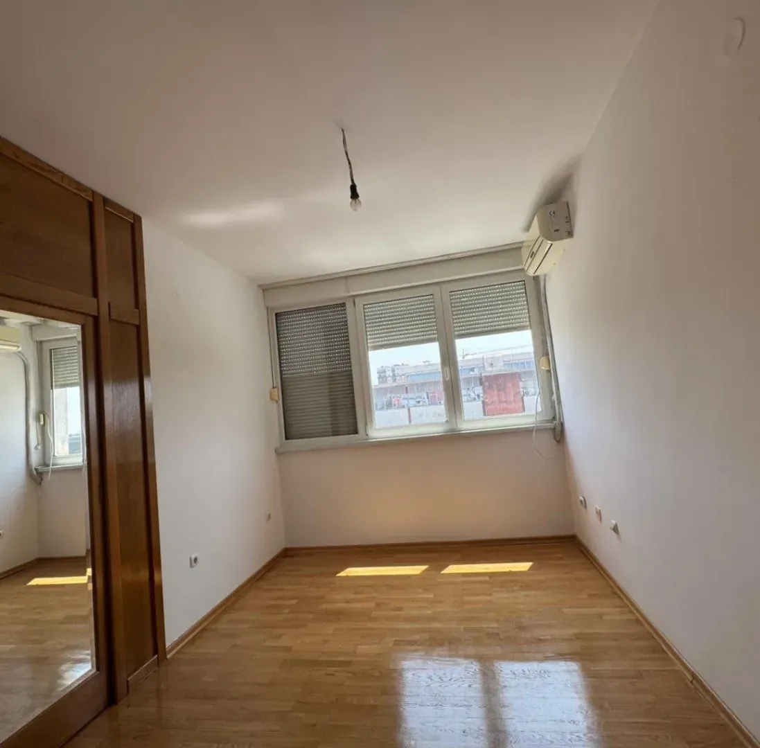 Rent, office space, 84m², Autobuska stanica, Podgorica