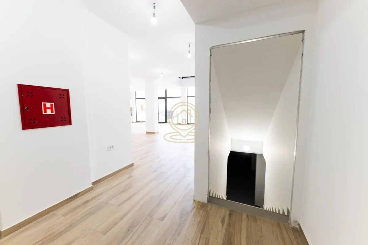 Izdavanje, poslovni prostor, 340m², Telep, Novi Sad Sve Podlokacije