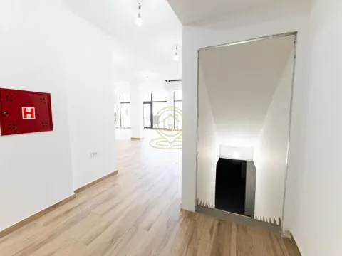 Izdavanje, poslovni prostor, 340m², Telep, Novi Sad Sve Podlokacije - image 12