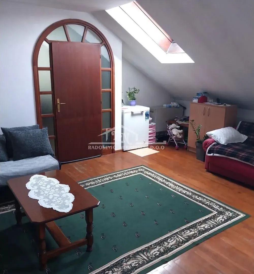 Prodaja, kuća, 410m², Novi Banovci, Stara Pazova