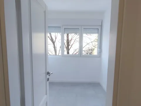 Izdavanje, poslovni prostor, 53m², Preko Morače, Podgorica - image 10