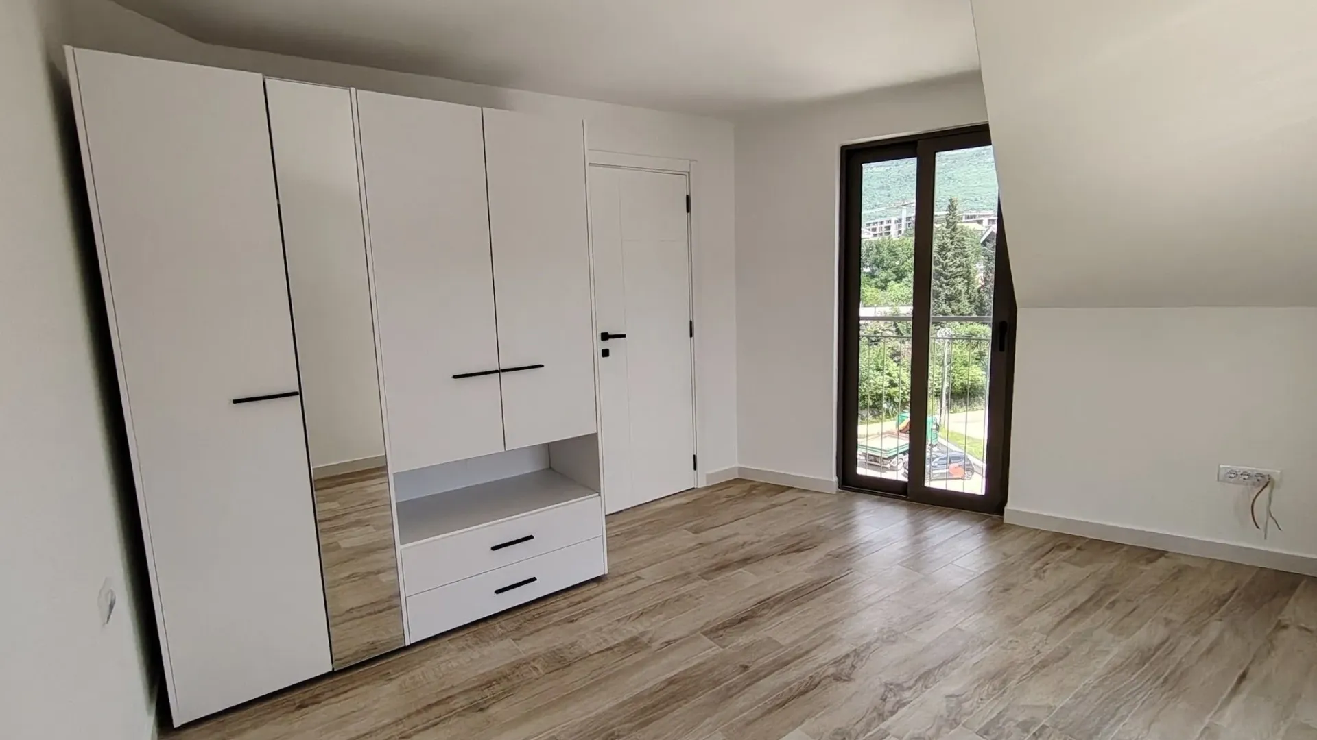 Prodaja, dvosoban stan, 85m², Tivat, Crna Gora